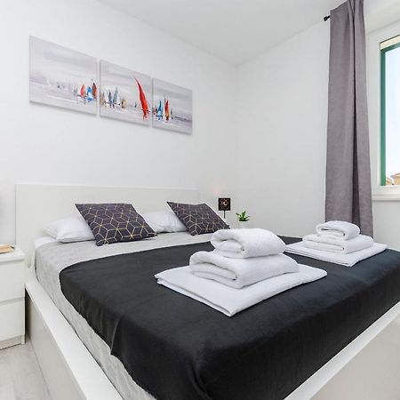 Apartments And Rooms Adriatic Suites Sibenik Ngoại thất bức ảnh