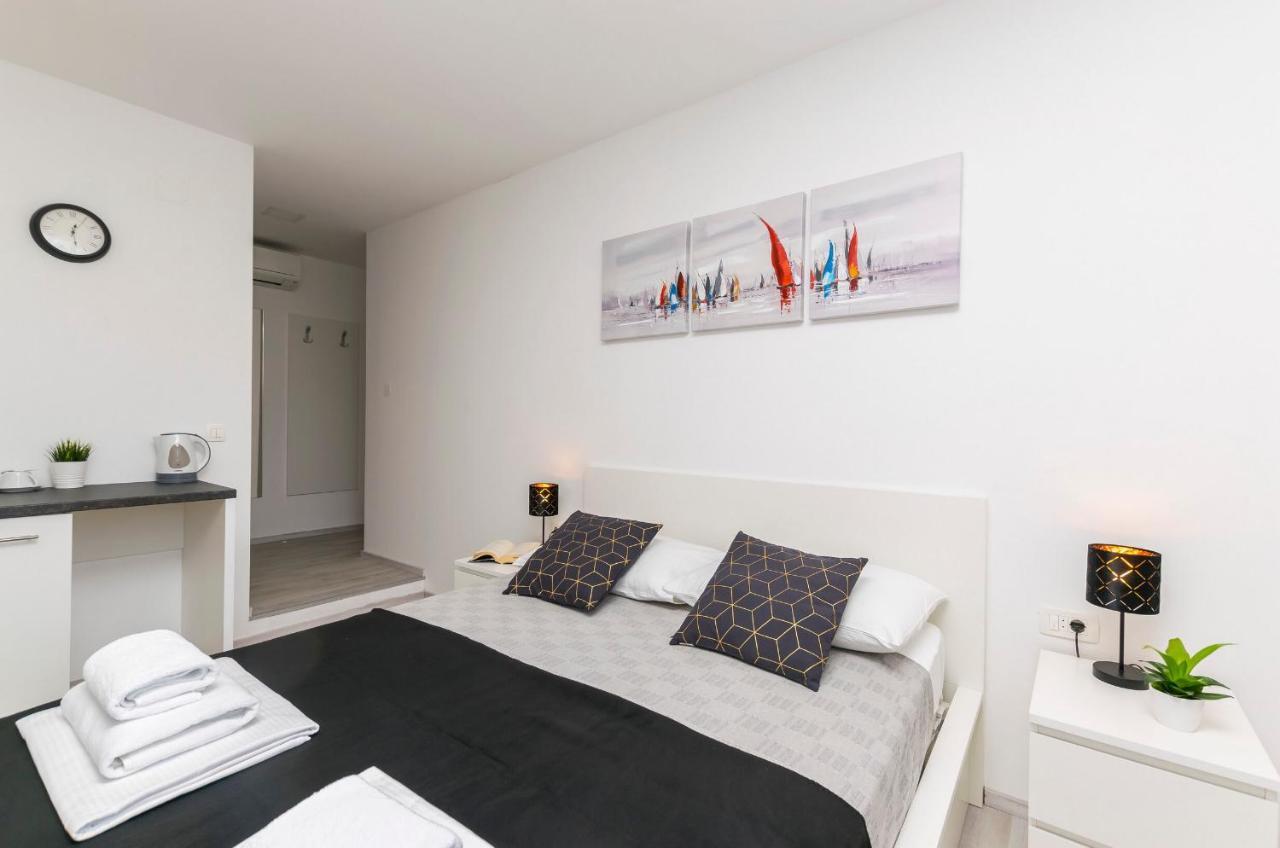 Apartments And Rooms Adriatic Suites Sibenik Ngoại thất bức ảnh