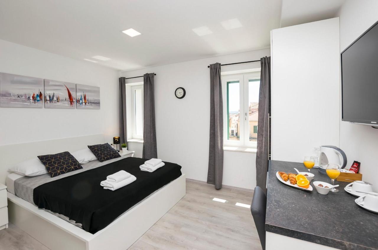 Apartments And Rooms Adriatic Suites Sibenik Ngoại thất bức ảnh