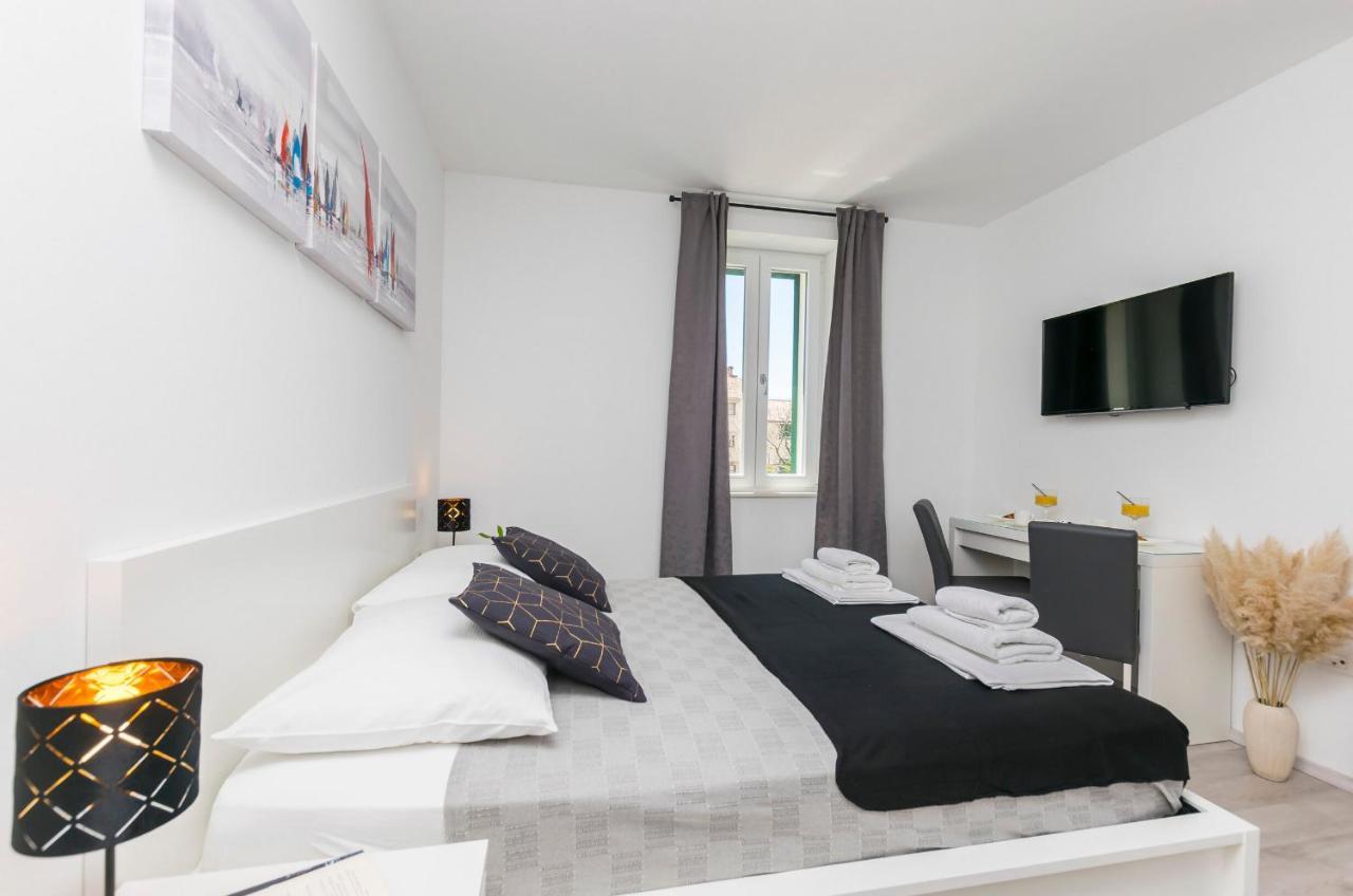 Apartments And Rooms Adriatic Suites Sibenik Ngoại thất bức ảnh