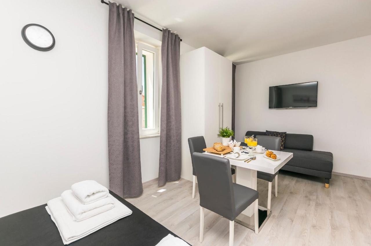 Apartments And Rooms Adriatic Suites Sibenik Ngoại thất bức ảnh
