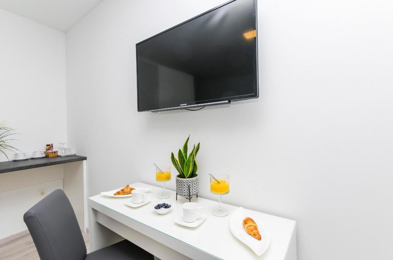 Apartments And Rooms Adriatic Suites Sibenik Ngoại thất bức ảnh