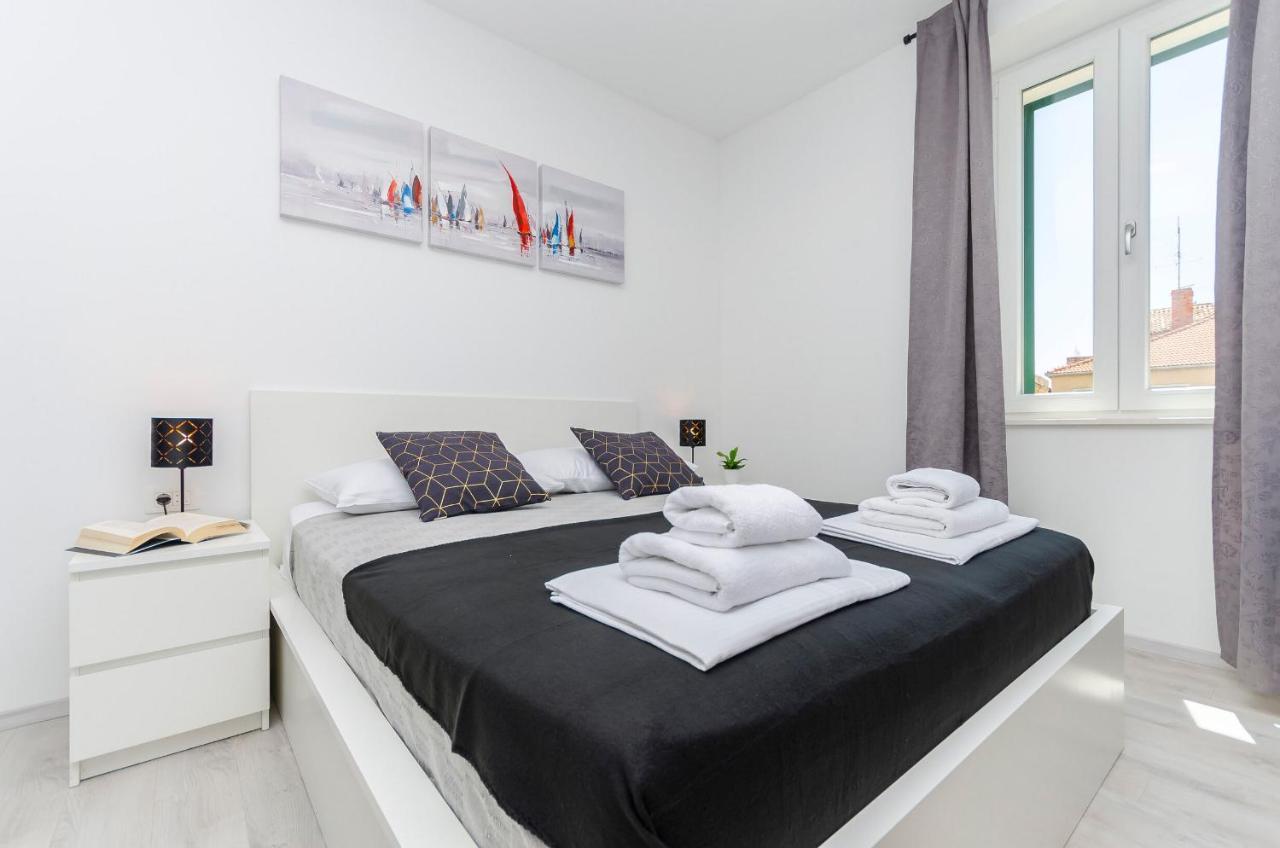 Apartments And Rooms Adriatic Suites Sibenik Ngoại thất bức ảnh