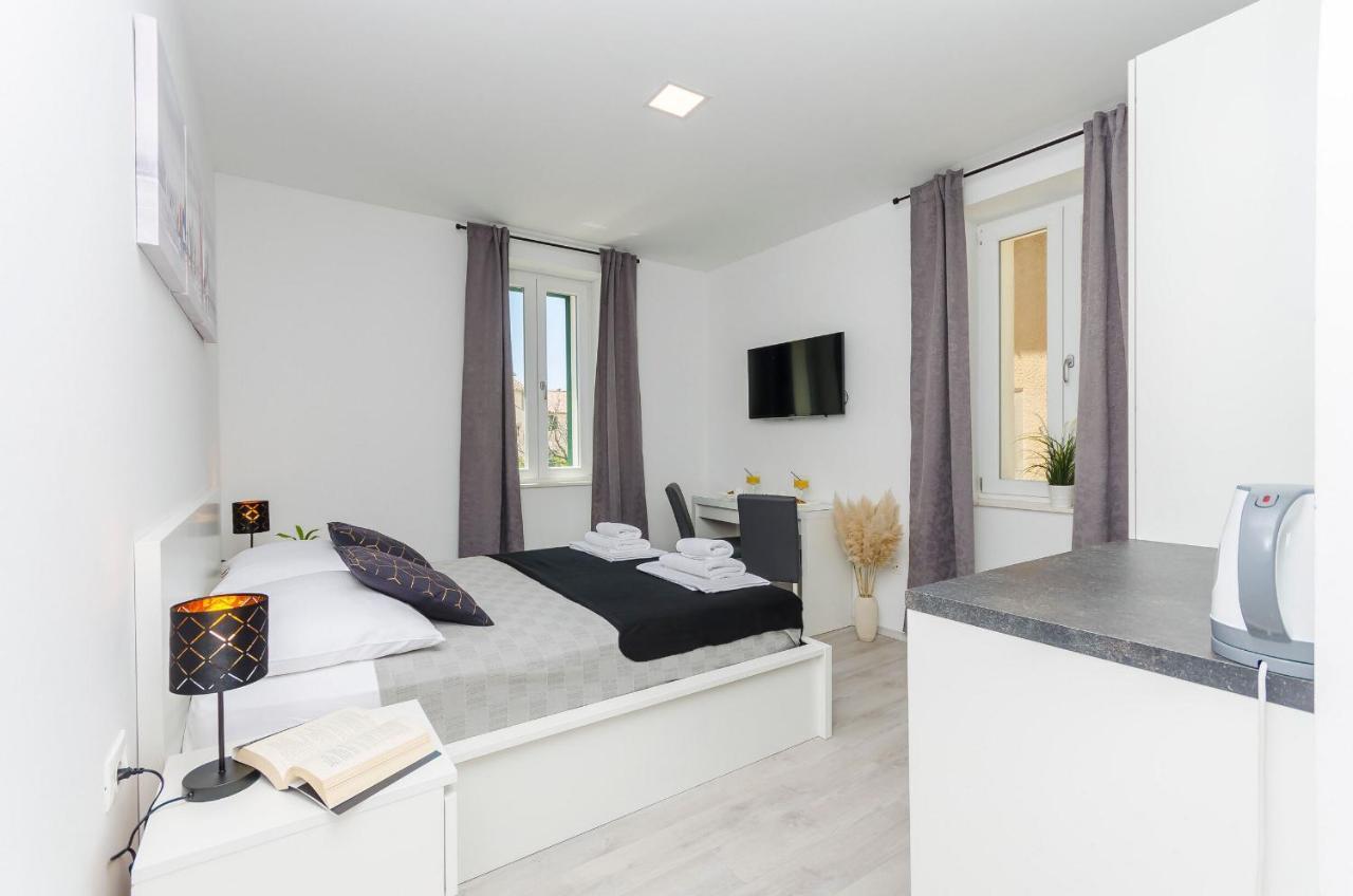 Apartments And Rooms Adriatic Suites Sibenik Ngoại thất bức ảnh