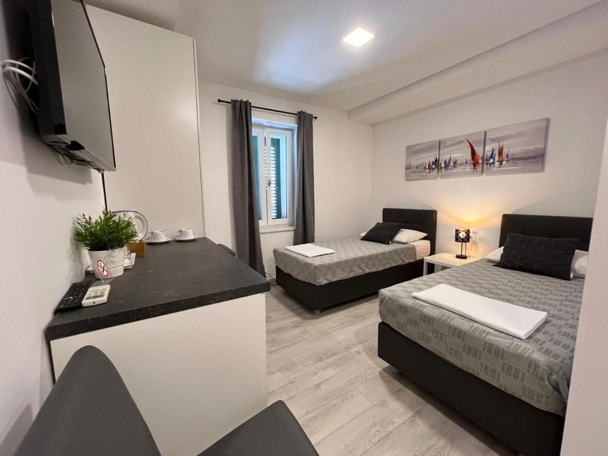 Apartments And Rooms Adriatic Suites Sibenik Ngoại thất bức ảnh